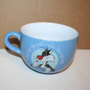 Sylvester & Tweety Bird Warrner Brothers Oversized Ceramic Coffee Mug 24 oz
